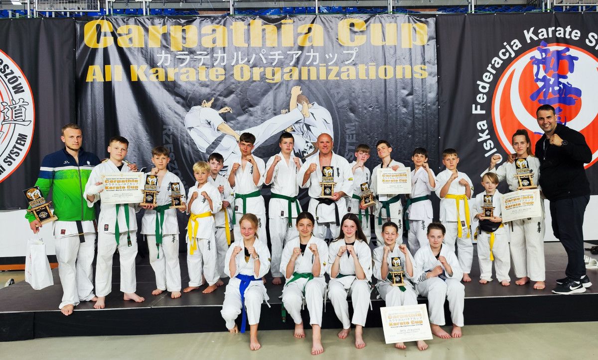 Karate mokyklos Shodan auklėtinių pergalės Taptautiniame Carpathia karate turnyre