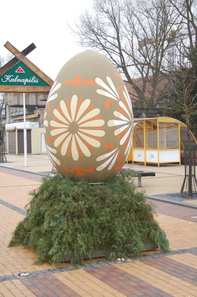 Palangą vėl puošia rekordinio dydžio margučiai
