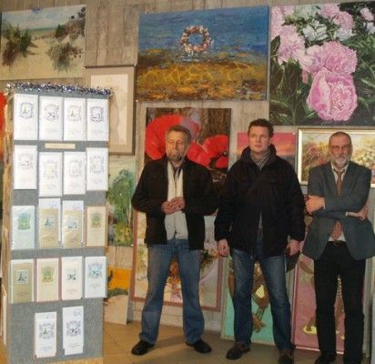 Šimtą dvidešimt septynis atvirukus kūrė keturiolika dailininkų.