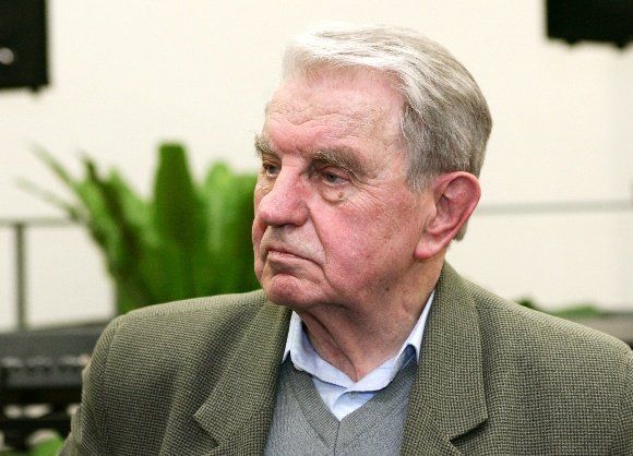 Prisimenant Poetą: tolstantys veidai ir vaizdai, kuriais mylim ...šiandien