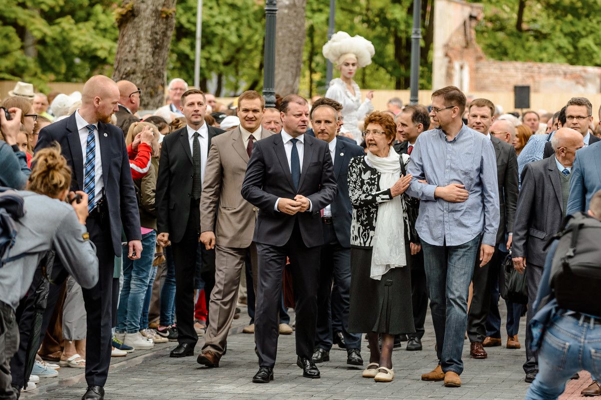 Kaip premjeras, Saulius Skvernelis dalyvavo Tiškevičių alėjos Palangoje atidaryme 2017 metų gegužę