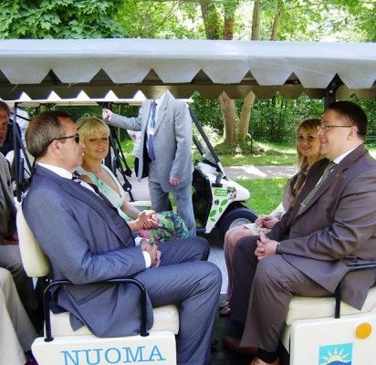 Trečiadienį Palangoje lankėsi Estijos Respublikos Prezidentas Toomas Hendrik Ilves su žmona Evelin Ilves. Pirmąją Estijos porą sutiko Palangos miesto meras Šarūnas Vaitkus su žmona Vilma.