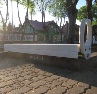 Rezonanso iš palangiškių ir miesto svečių sulaukusio projekto metu iš išmestų unitazų ir praustuvių buvo kuriama netradicinė laisvalaikio erdvė.
