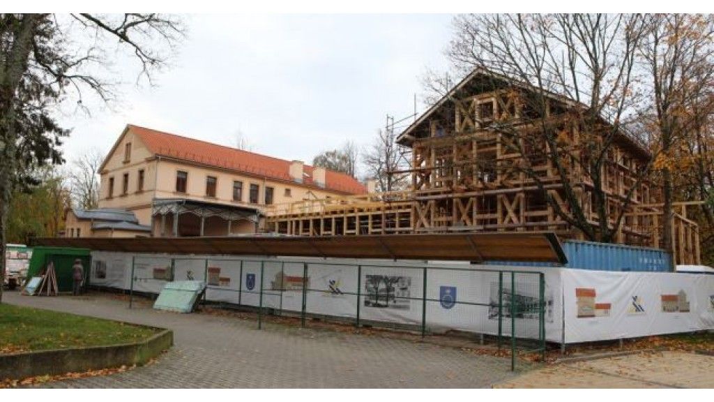 Sparčiai atgimsta Palangos kurhauzo medinė dalis