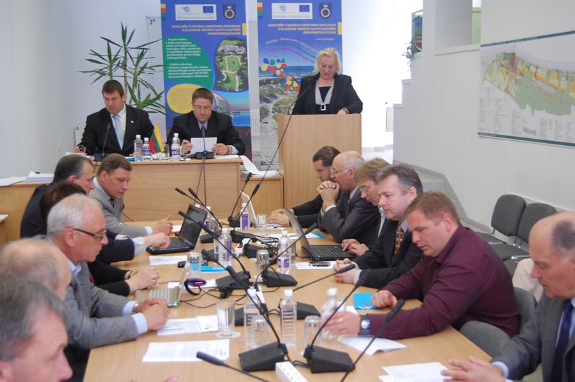 Neįveikus šimto dienų „barjero“ – paglostymai valdžiai ir nuo visuomenės aštrialiežuvių