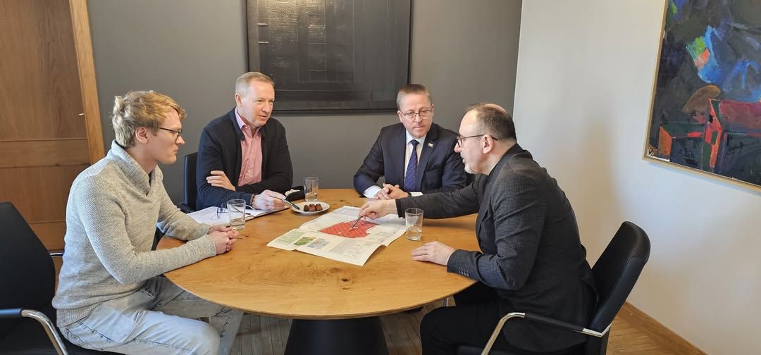 Palanga statys meno galeriją – jai parinkta vieta Vytauto gatvės pradžioje, priešais Birutės parką, vadinamojoje Žiemos aikštėje