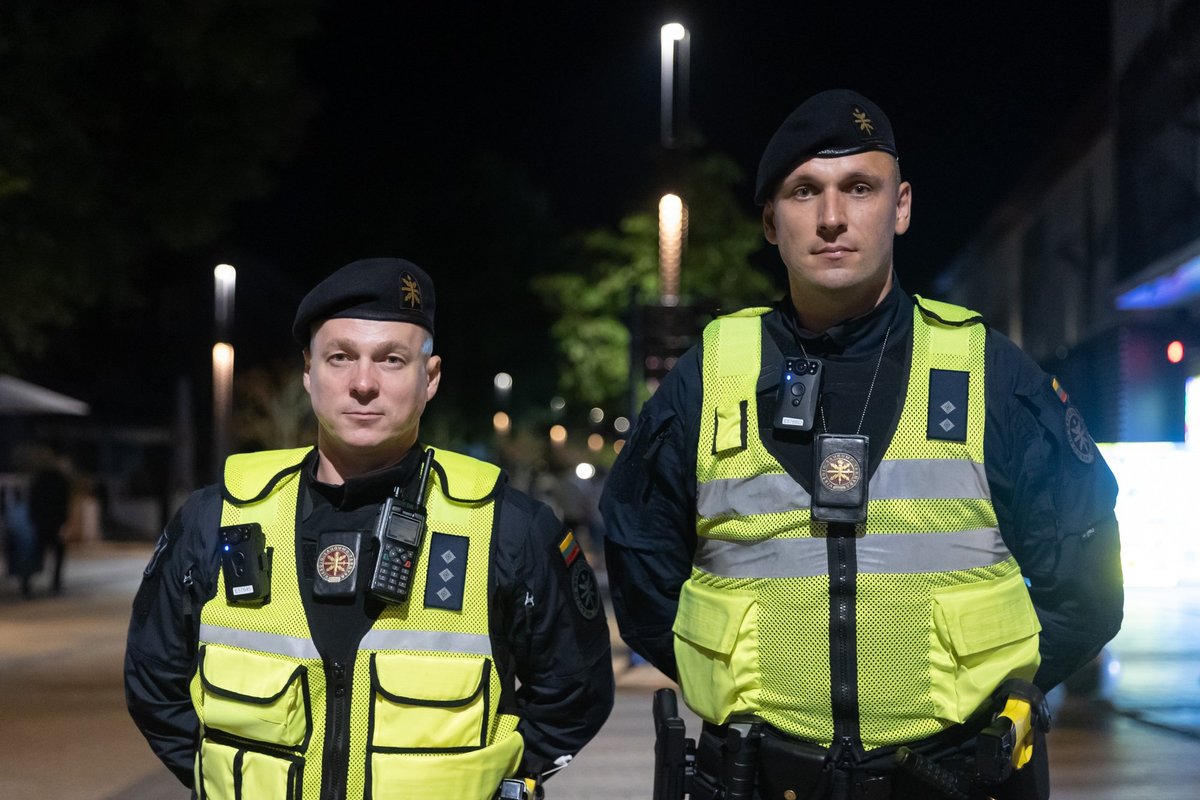 VST pareigūnai, kapitonas Tadas Kirmilas ir vyr. leitenantas Simas Petrauskas. FOTO: Gabija Šileikaitė | Delfi