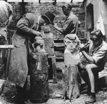 V. K. Jonyno meno mokykloje Freiburge apie 1948 m. A. Mončys – antras iš dešinės. A. Mončio namų-muziejus fondo nuotr.