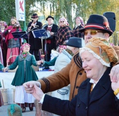 Penktoji Turgaus šventė: tradicinės rungtys ir gražiausių sparnuočių rinkimai