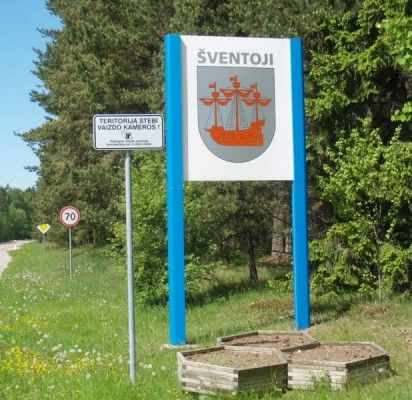 Šventoji: balandų ir kreivų veidrodžių karalystė