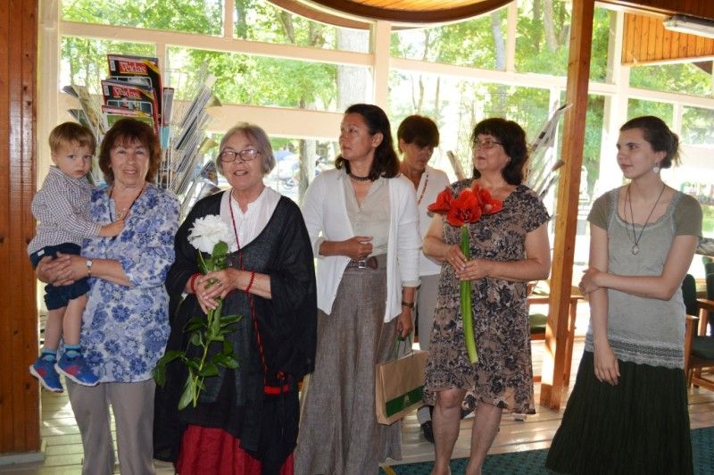 V. Kliučininkienė pristatė G. Oškinytę – Eimanavičienę, D. Oškinytę, M. Jonaitienę ir G. Eimanavičiūtę.