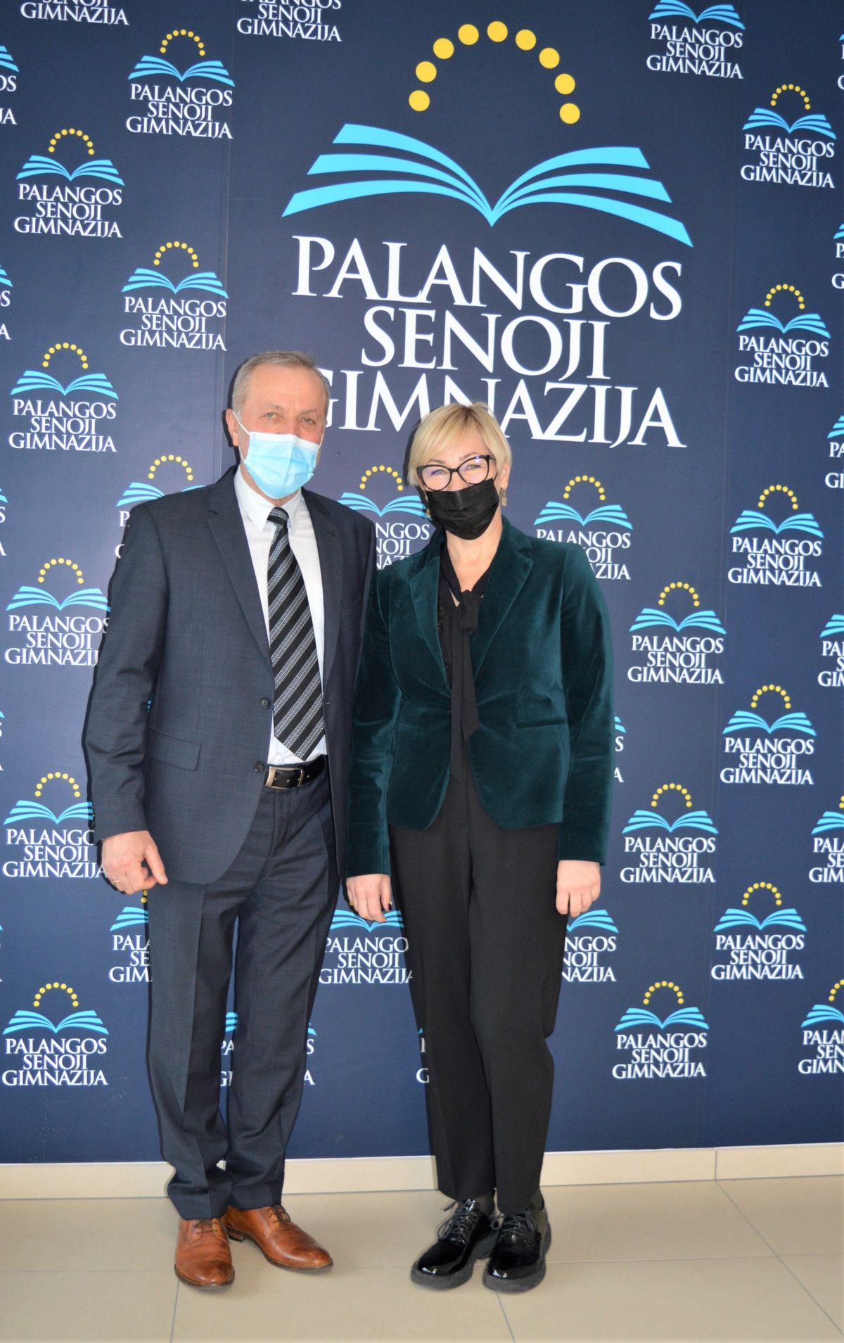 Palangos senosios gimnazijos direktorius Leonas Šidlauskas su Respublikos švietimo, mokslo ir sporto ministre Jurgita Šiugždiniene