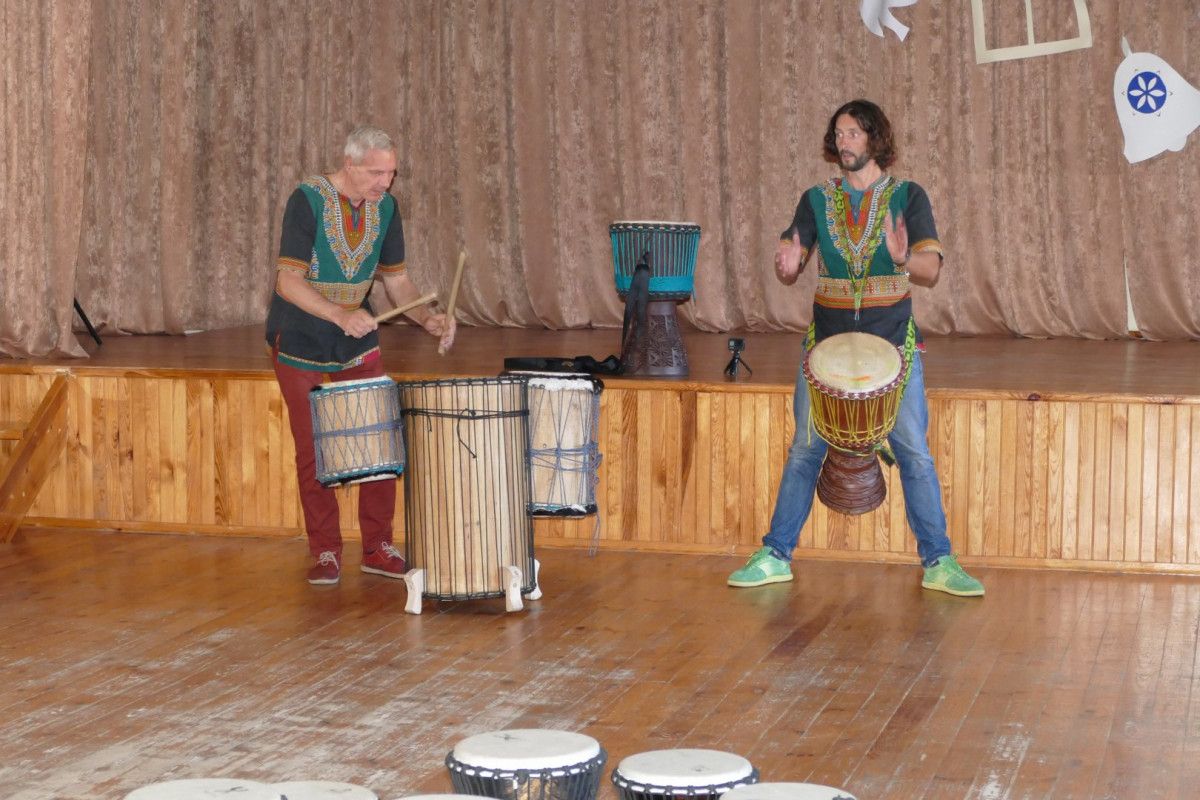 Šventosios pagrindinėje mokykloje griausmingai skambėjo Afrikos būgnai