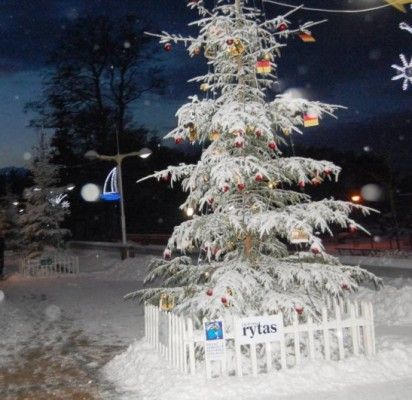 Kalėdinių eglių alėją pakeis šviečiančios skulptūros