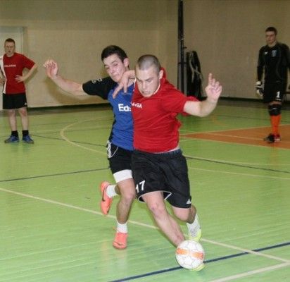 Pusfinalio rungtynėse buvo daug aštrių epizodų, pasibaigusių taikliais smūgiais į varžovų vartus.