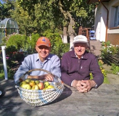 Seniausias Lietuvos balandininkas – Jurgis Kuzmickas ir Palangos balandininkų klubo prezidentas R. Liaudanskas (2014 m. rugpjūtis).