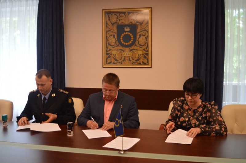 Bendradarbiaus siekdamos vieningo kovos fronto prieš smurtautojus