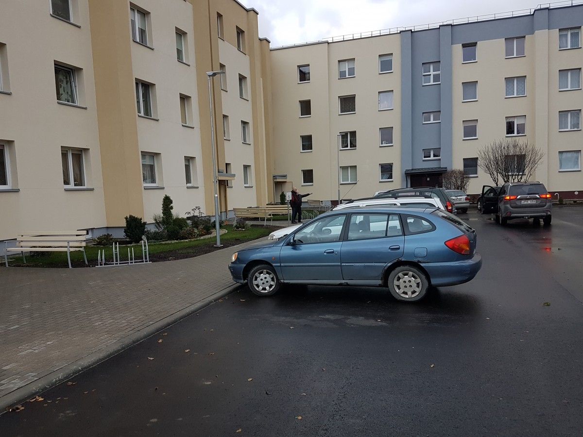 Atnaujinta Sodų g. 30 namo aplinka