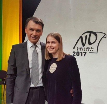 Nacionalinio diktanto finalininkei Austėjai padėjo mamos gydytojos diktantai