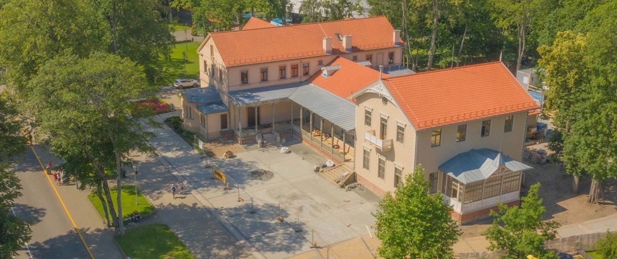 Spalio 17 d.,13 val., visi kviečiami prie Kurhauzo - duris atvers medinė Kurhauzo dalis