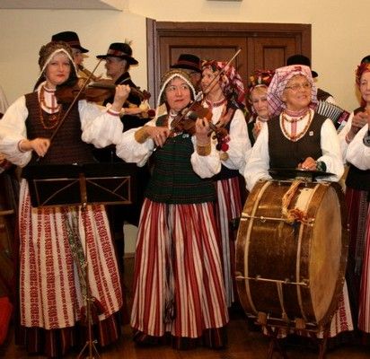 Vyresniųjų liaudiškų šokių grupė „Banguolis“ – Kaišiadoryse