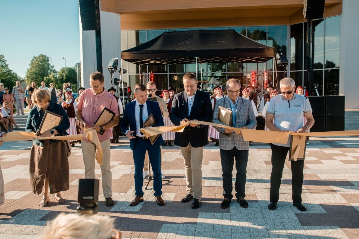 Šventojoje iškilmingai atidaryta centrinė aikštė (FOTOGALERIJA))