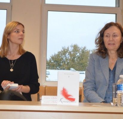 Jaunosios kartos rašytoja Monika Budinaitė savo knygą pristatė kartu su leidyklos „Charibdė“ redaktore Rita Kubiliene.