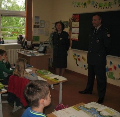 Pareigūnai palinkėjo vaikams saugios vasaros ir rugsėjo 1-ąją visiems sveikiems sugrįžti į mokyklas. Palangos PK nuotr.