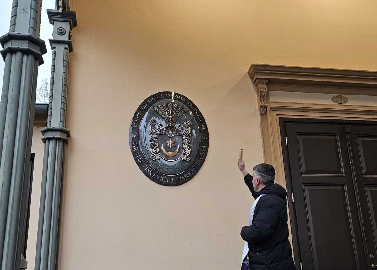 Palangos Kurhauzą papuošė grafų Tiškevičių giminės herbas