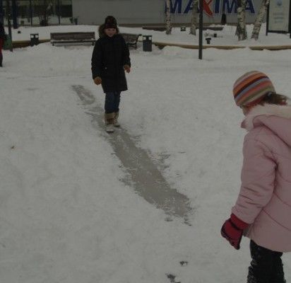 2010-ųjų žiemą bandymas išlieti čiuožyklą centrinėje aikštėje nenusisekė.