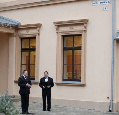 Kurhauzui suteiktas naujas adresas – Grafų Tiškevičių alėja Nr. 1.