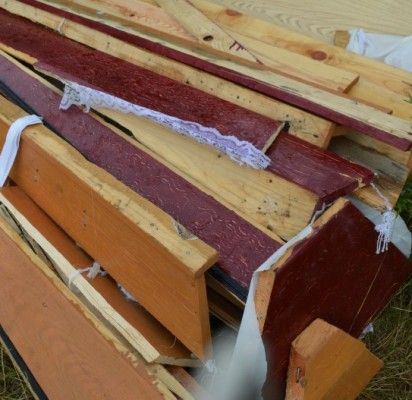 Pakelėje suguldyti karstai: iš kur, kas taip sugalvojo, – kilo klausimų juos radusiam palangiškiui.