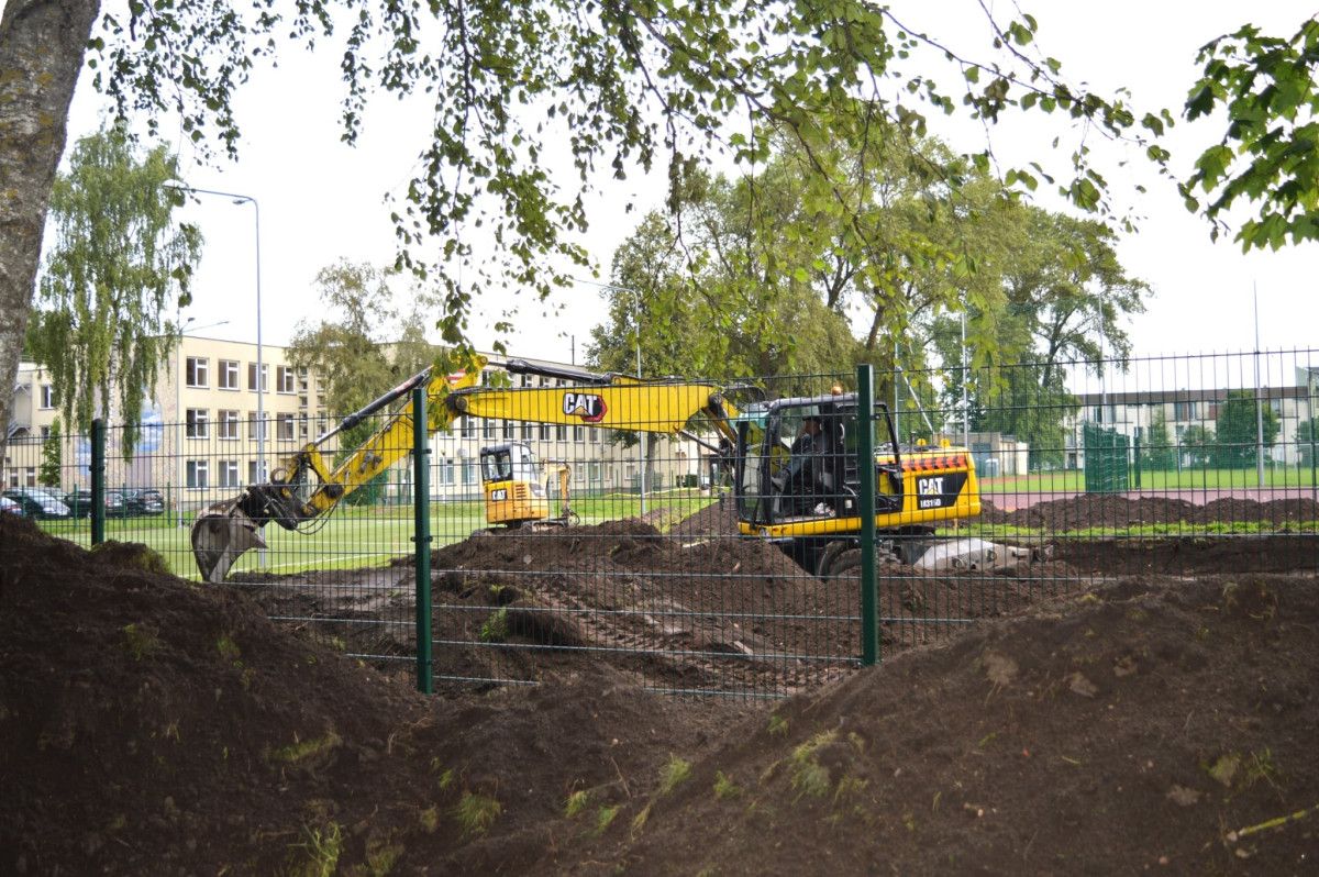 Atnaujinamas Vlado Jurgučio progimnazijos sporto aikštynas