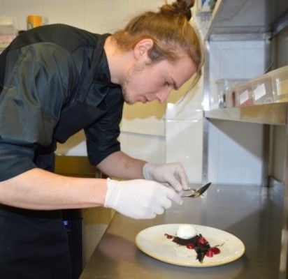 „Onor铚efas Bernardas Anužis prieš porą savaičių vykusiame „Geriausio Lietuvos jaunojo virėjo 2016“ konkurse užėmė antrąją vietą.