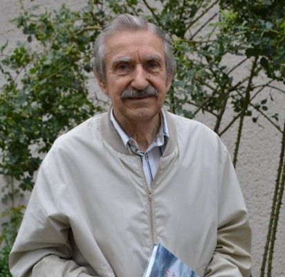 Gerbiamas mokytojas Jonas Brazdžionis atskleidė, jog eilėraščius jam labiausiai patinka kurti dėl to, kad jie taikliausiai pasiekia skaitytojų širdis.