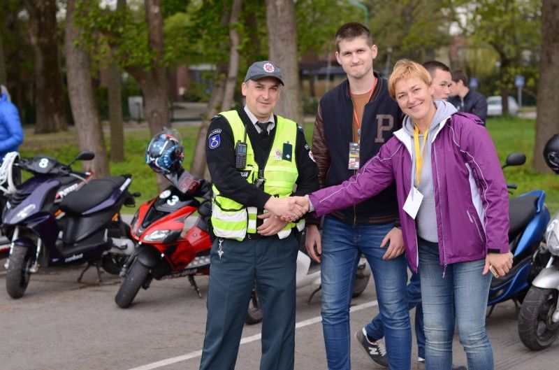 Povilas Šakalys su mokytoja Dalia Rakauskiene.