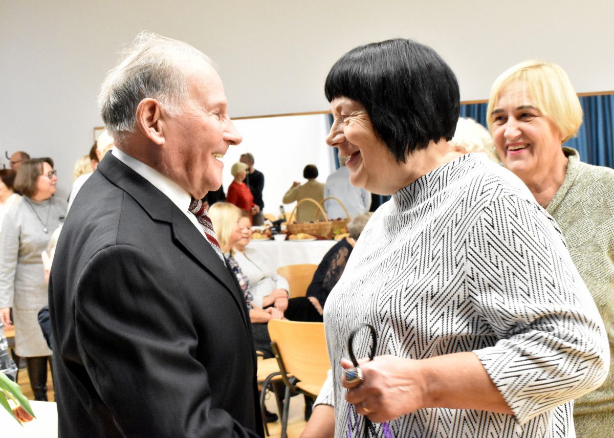 Šimtametė Palangos gimnazija atvėrė duris bei širdis čia dirbusiems mokytojams