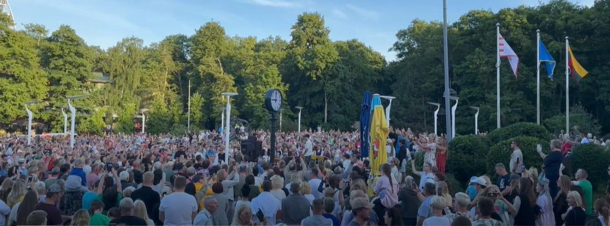 Širdį virpinantis vaizdas: Palangoje neįtikėtina minia giedojo „Tautišką giesmę“