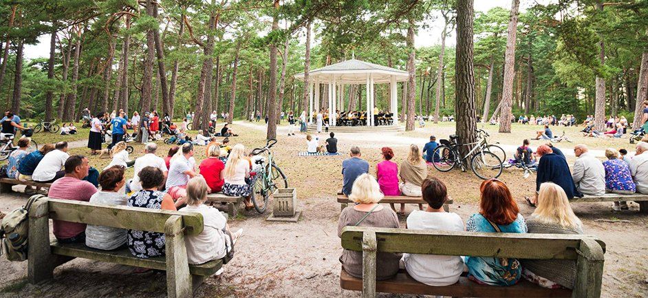 Palangos Birutės parkas prisipildė pučiamųjų muzikos garsų – prasideda koncertų ciklas „Orkestro vasara“