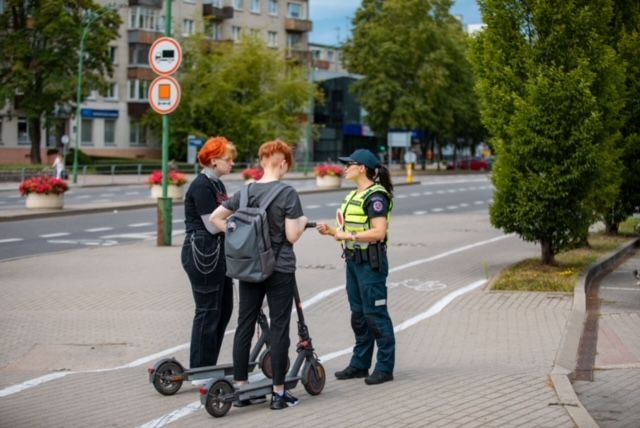 Medikams ir policijos pareigūnams nerimą kelia paspirtukininkai