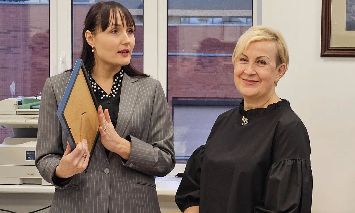 Direktorė Sandra Žutautienė (kairėje) su rusų kalbos mokytoja Liudmila Augucevičiene