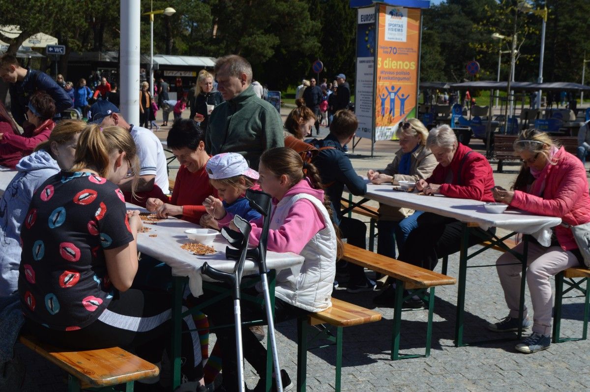 Suverti rekordiniai Šimtmečio gintaro karoliai