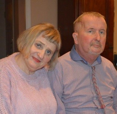 Pasaulį regėti įvairiausiomis spalvomis ir niekada nepasiduoti menininkui Juozui Griušiui padeda jo gyvenimo palydovė žmona Nijolė.