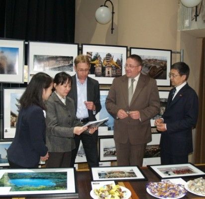 Kinijos fotografijos vakare apsilankė Palangos meras Š. Vaitkus ir Kinijos ambasadorius Ziungweng Liu.