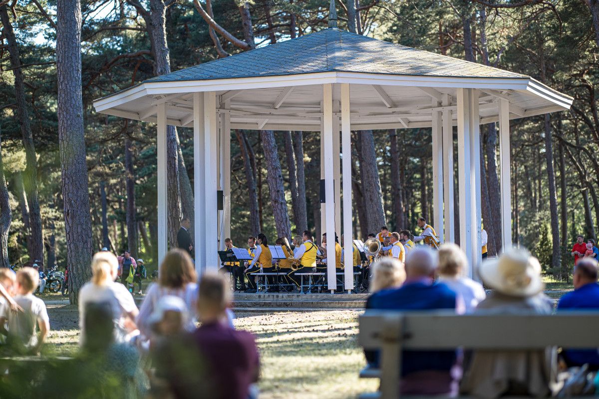 Joninės Palangoje – skambant tarpukario pučiamųjų muzikai