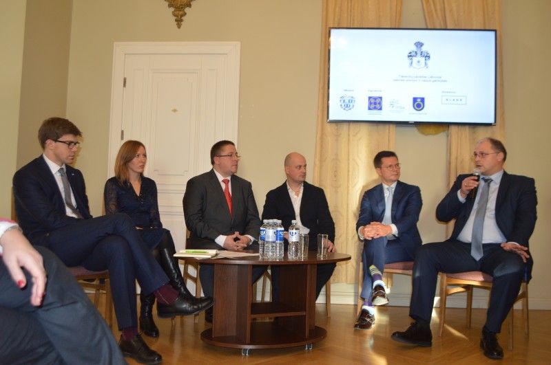 Diskusijoje apie Palangą kaip Tiškevičių miestą dalyvavo M. Statulevičius, K. Litvinienė, Š. Vaitkus, J. Tubinas, V. Strioga ir D. Jurevičius.