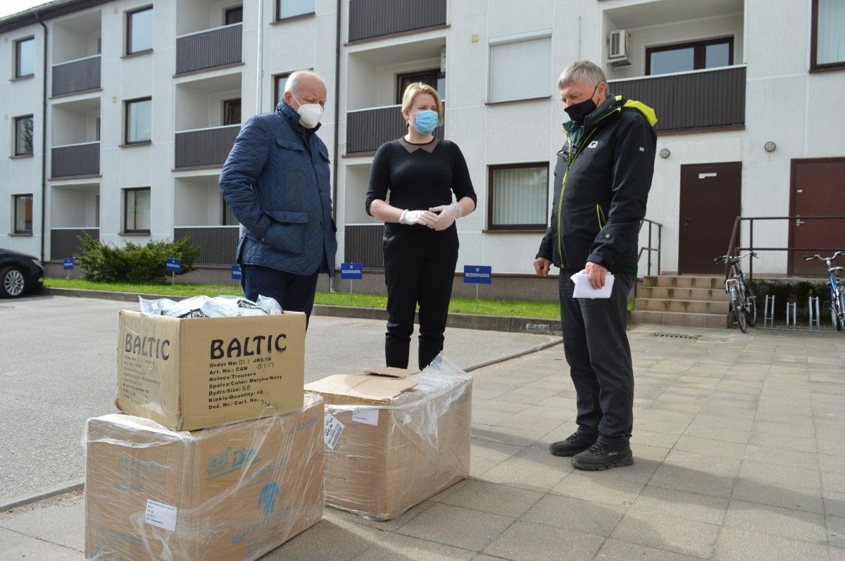 Kurorto Rotary klubo dovana palangiškiams – keletas dėžių apsaugos priemonių