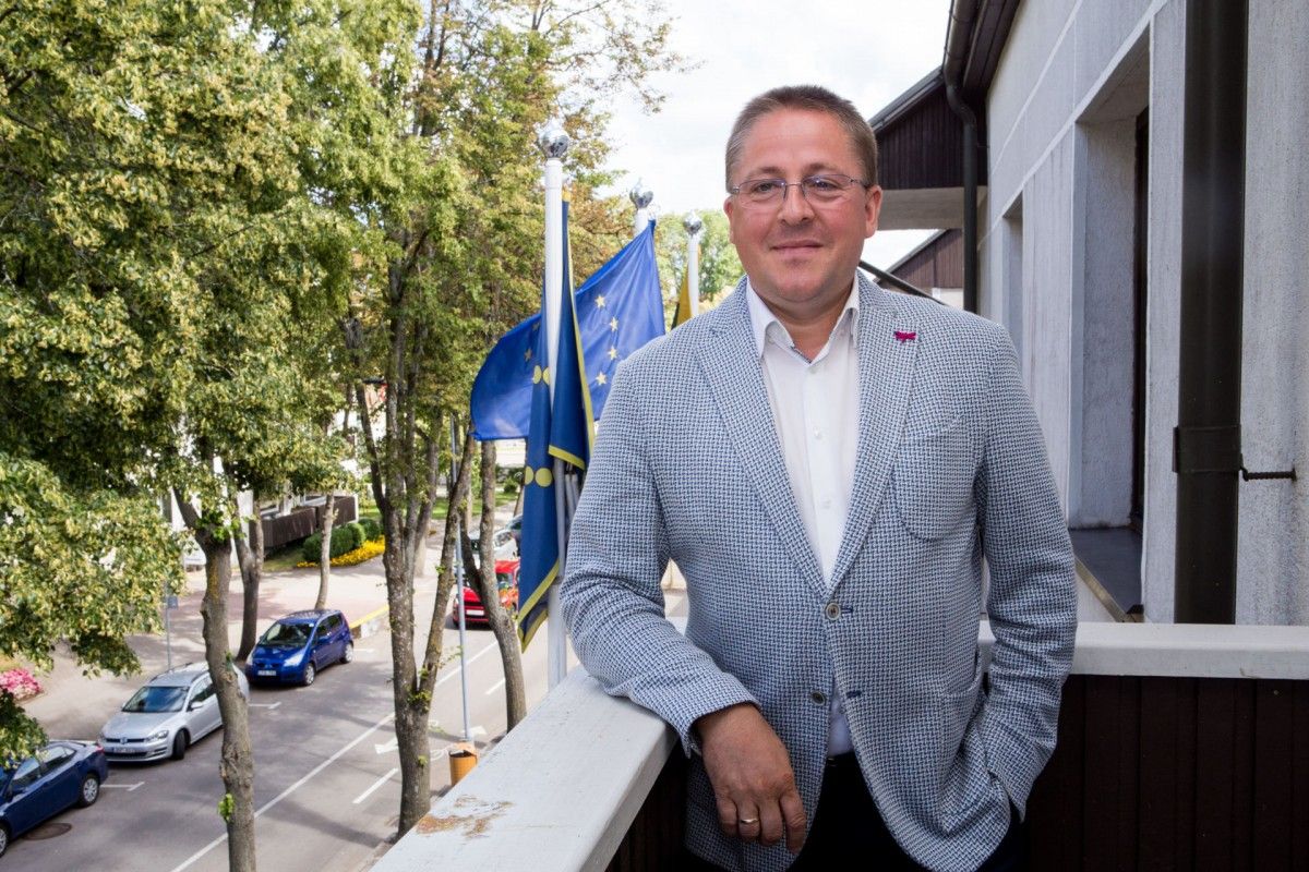Meras Šarūnas Vaitkus: "Jeigu kitą savaitę Palangos miesto savivaldybės taryba atsižvelgs ir pritars darbo grupės pasiūlymams, bus priimta ne viena lengvata karantino laikotarpiu tiek gyventojams, tiek ir verslui"