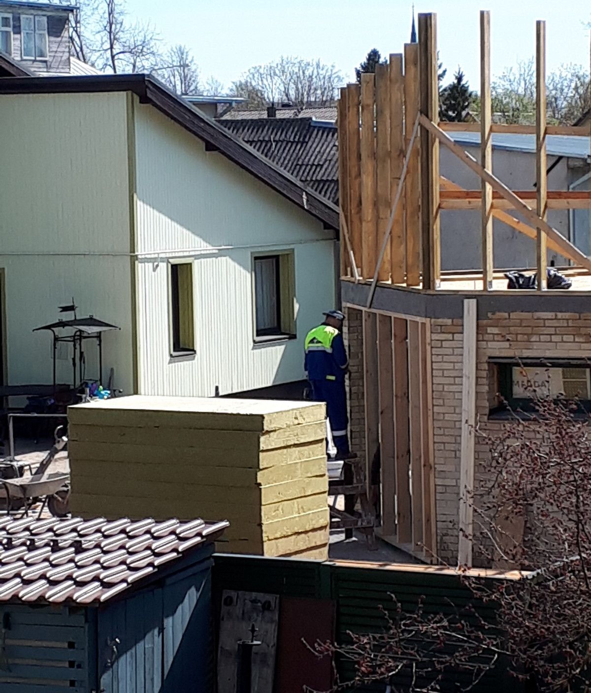 „Nepėsčioji“ Nijolė Štarienė: „Kaimynas toliau „remontuoja“ stogą – stato antrą aukštą“