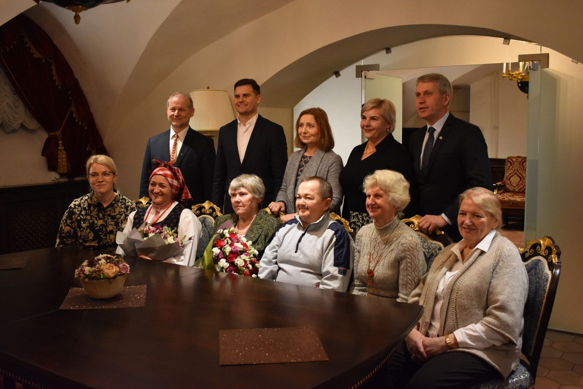 Pagerbti Žemaitijos etninei kultūrai nusipelnę žmonės, tarp jų - Palangos moksleivių klubo vaikų folkloro ansamblio „Kikilis“ vadovė Diana Šeduikienė
